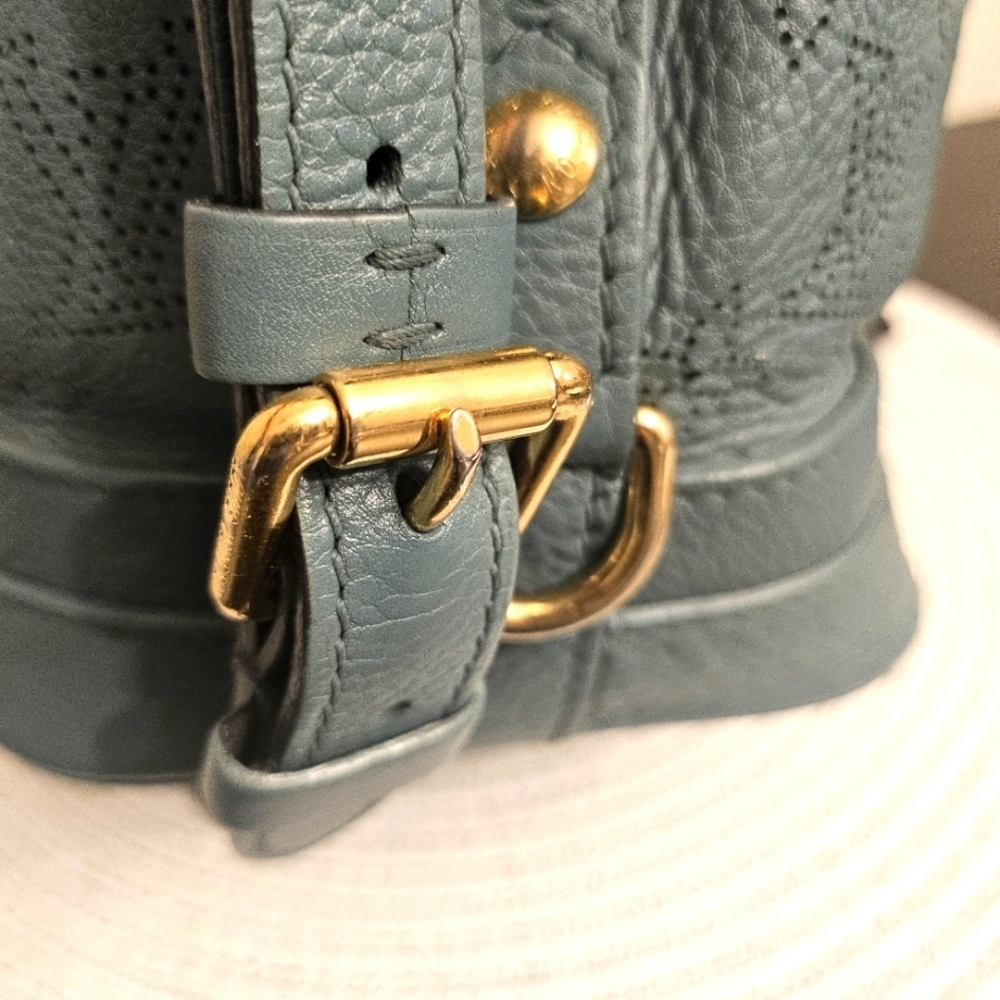 Louis Vuitton Mahina Cirrus PM Tote in Blue โ Strap, Lock & Key, Dustbag, COA - Picture 11 of 16